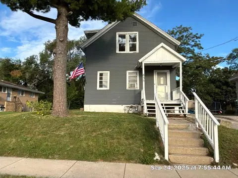 835 Bishop Ave, Aurora, IL 60506