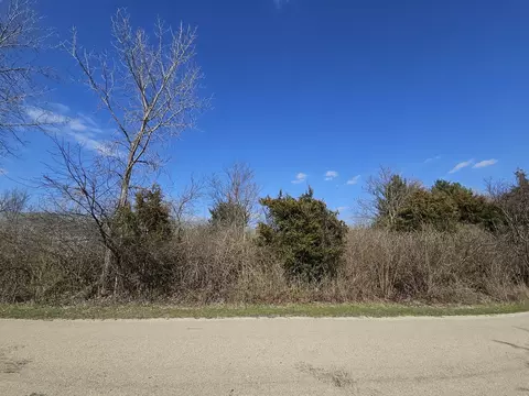 216 Cuyahoga Dr, Dixon, IL 61021