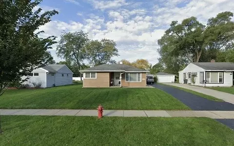 2201 Wren Ln, Rolling Meadows, IL 60008