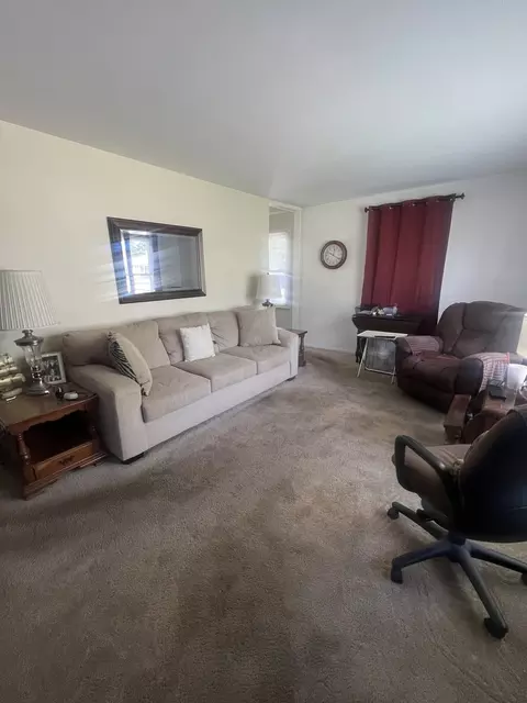 2201 Wren Ln, Rolling Meadows, IL 60008 photo 2