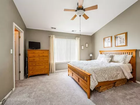 Bedroom - 2437 Daybreak Ct #2437, Elgin, IL 60123 photo 1 of 4