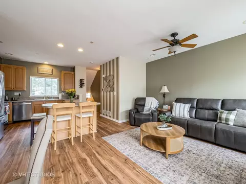Living - 2437 Daybreak Ct #2437, Elgin, IL 60123 photo 2 of 2