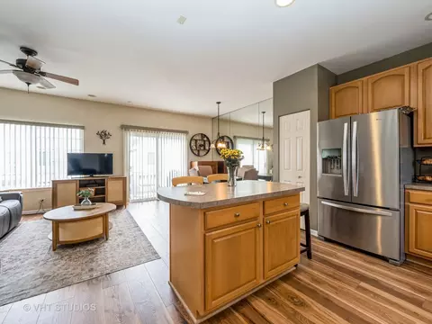 Kitchen - 2437 Daybreak Ct #2437, Elgin, IL 60123 photo 4 of 4