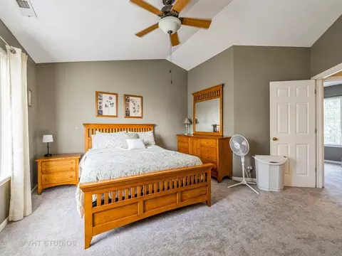 Bedroom - 2437 Daybreak Ct #2437, Elgin, IL 60123 photo 2 of 4