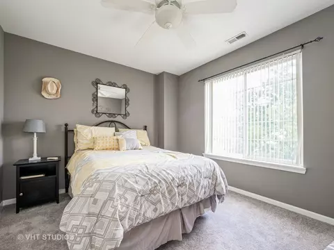 Bedroom - 2437 Daybreak Ct #2437, Elgin, IL 60123 photo 4 of 4