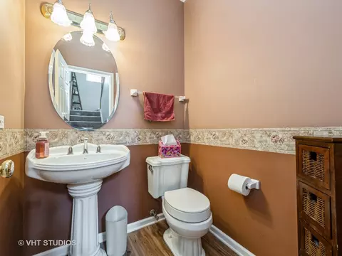 Bath - 2437 Daybreak Ct #2437, Elgin, IL 60123 photo 1 of 2