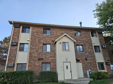 11 Echo Ct #5, Vernon Hills, IL 60061