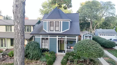 213 S 5th St, Geneva, IL 60134