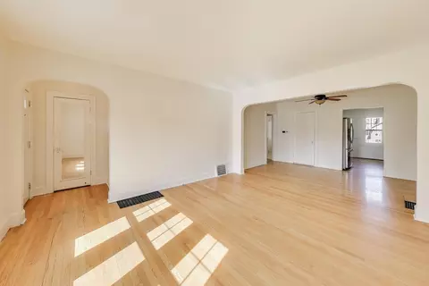 421 E Indiana St, Wheaton, IL 60187 photo 3