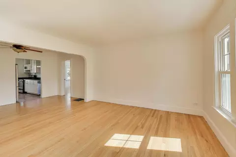 421 E Indiana St, Wheaton, IL 60187 photo 2
