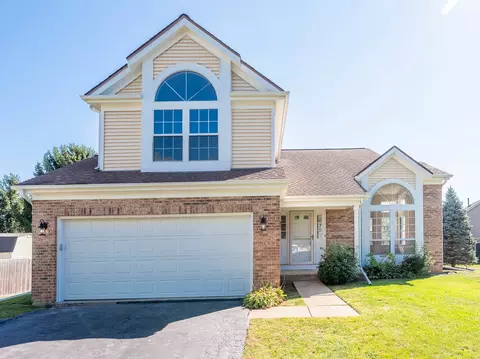 761 Village Rd, Crystal Lake, IL 60014