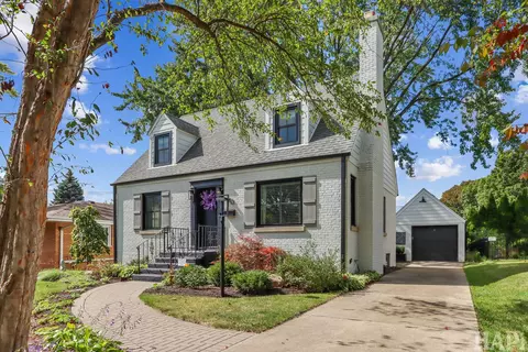 243 S Evanslawn Ave, Aurora, IL 60506