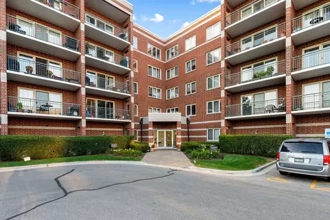 6450 W Berteau Ave #201, Chicago, IL 60634