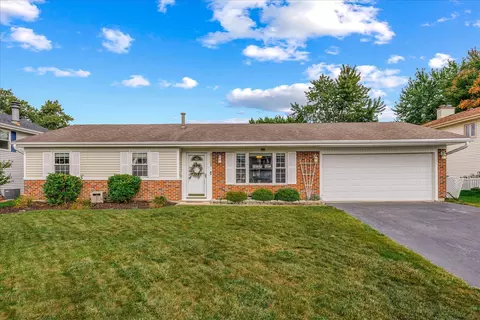 3935 Shoreline Dr, Hanover Park, IL 60133