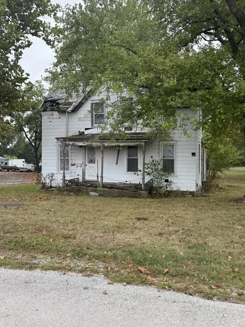 420 S Sanford St, Ivesdale, IL 61851