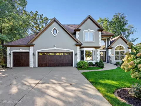 360 Long Oak Dr, West Chicago, IL 60185