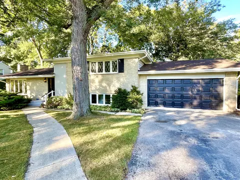 3 S078 Blackcherry Ln, Glen Ellyn, IL 60137