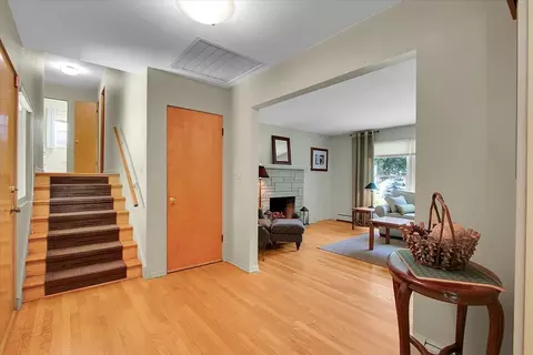 Entry Way - 443 S Lombard Rd, Itasca, IL 60143 photo 2 of 3