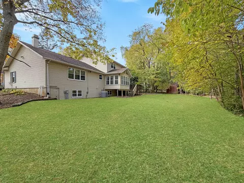 659 Sioux Dr, Freeport, IL 61032 photo 2