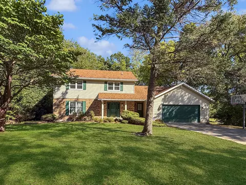 659 Sioux Dr, Freeport, IL 61032