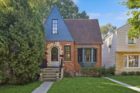 1916 Keeney St, Evanston, IL 60202