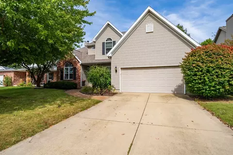 8 Cygnet Xing, Bloomington, IL 61704