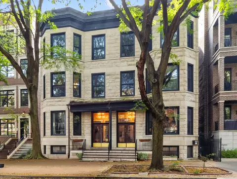 835 W Buckingham Pl #2, Chicago, IL 60657