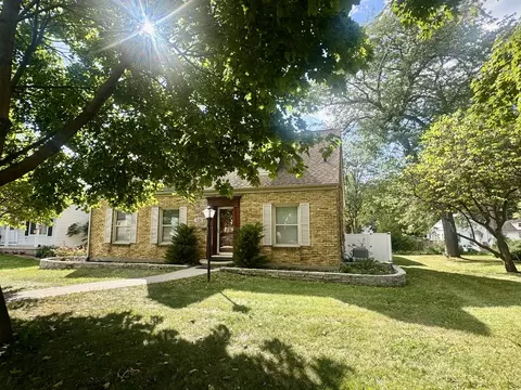 518 Clark St, Elgin, IL 60123 photo 2
