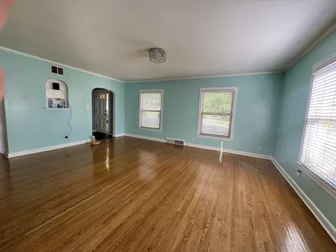 518 Clark St, Elgin, IL 60123 photo 4