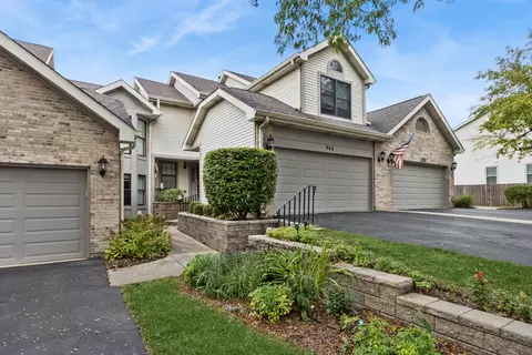 966 N Auburn Woods Dr, Palatine, IL 60067