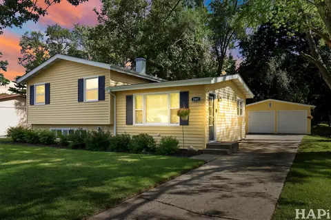 2807 Myang Ave, Mchenry, IL 60050