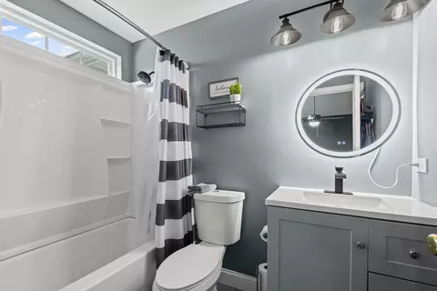 Bath - 17526 Gilbert Dr, Lockport, IL 60441 photo 2 of 3