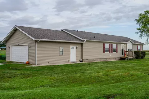 319 N Letcher St, Chenoa, IL 61726
