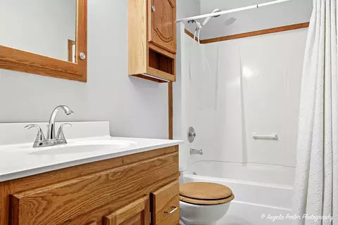Bath - 1320 Meadow Ln, Mchenry, IL 60050 photo 2 of 2