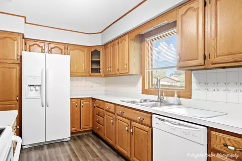 Kitchen - 1320 Meadow Ln, Mchenry, IL 60050 photo 3 of 5