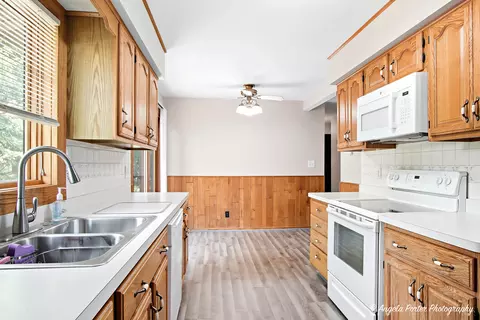 Kitchen - 1320 Meadow Ln, Mchenry, IL 60050 photo 5 of 5