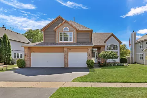 381 Gatewood Ln, Grayslake, IL 60030