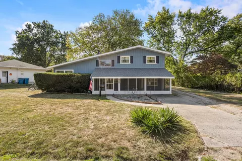 808 S Longview Rd, Monticello, IL 61856