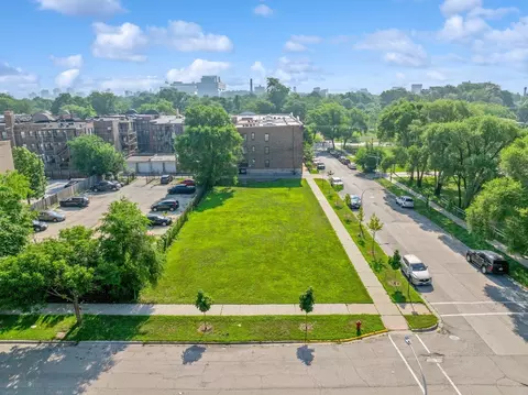 5755 S Calumet Ave, Chicago, IL 60637