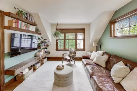 Living - 908 Lexington St, Wheaton, IL 60187 photo 4 of 7