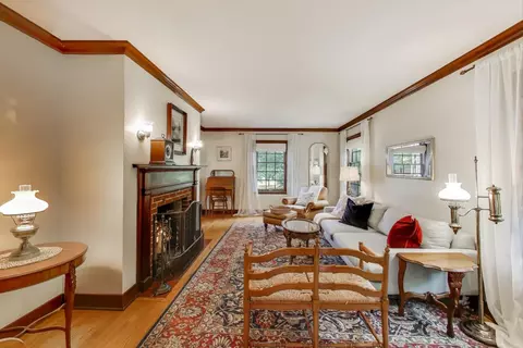 Living - 908 Lexington St, Wheaton, IL 60187 photo 3 of 7