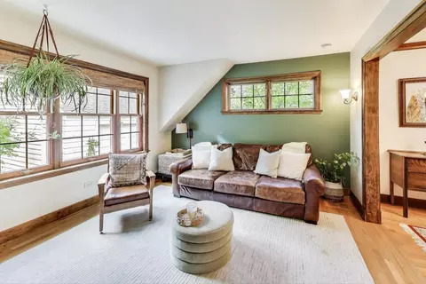Living - 908 Lexington St, Wheaton, IL 60187 photo 5 of 7