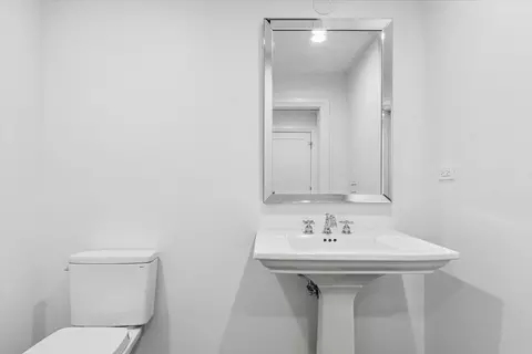 Bath - 905 Aurora Way, Wheaton, IL 60189 photo 6 of 6