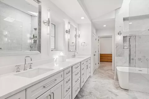 Bath - 905 Aurora Way, Wheaton, IL 60189 photo 1 of 6
