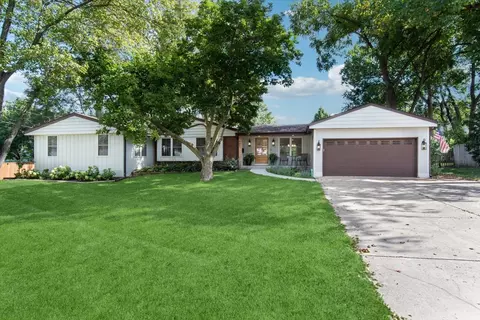 905 Aurora Way, Wheaton, IL 60189