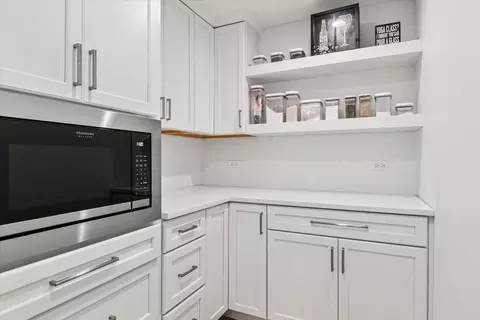 Kitchen - 905 Aurora Way, Wheaton, IL 60189 photo 6 of 6