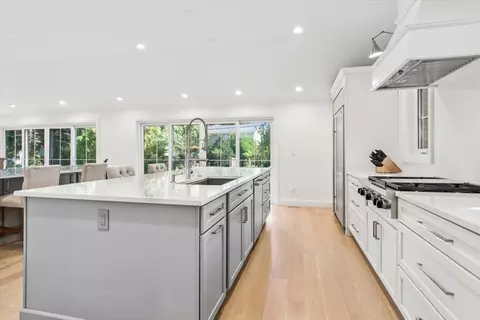 Kitchen - 905 Aurora Way, Wheaton, IL 60189 photo 5 of 6