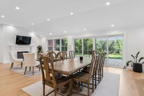 Dining - 905 Aurora Way, Wheaton, IL 60189 photo 1 of 2