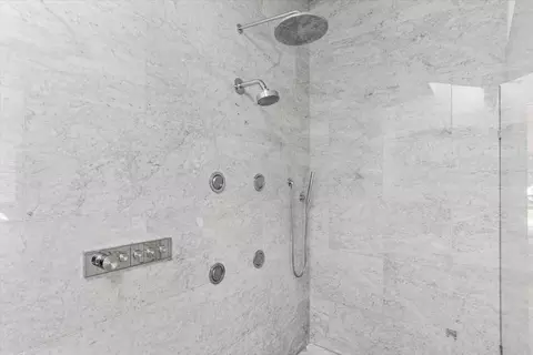 Bath - 905 Aurora Way, Wheaton, IL 60189 photo 3 of 6