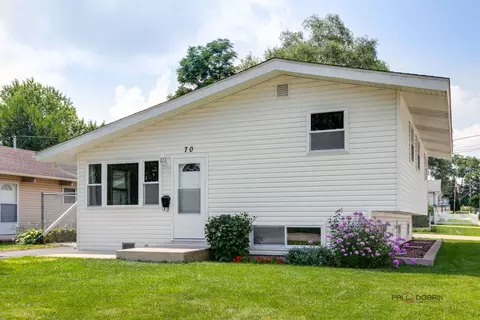 70 N Ridgemoor Ave, Mundelein, IL 60060